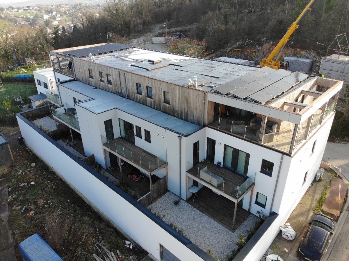 Visitez l'imposant montage en cours d'un immeuble de 10 appartements en ossature bois !